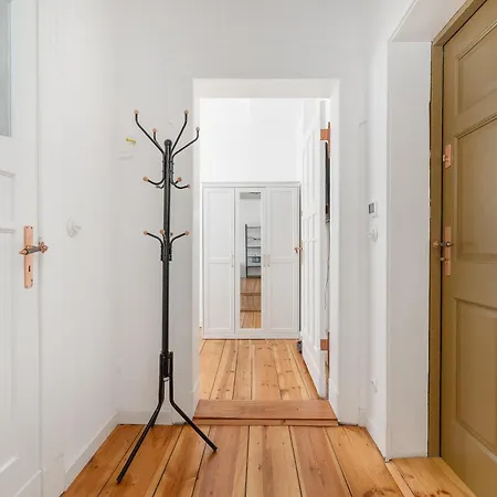 Parkside & Museum Deluxe By Bookinghost