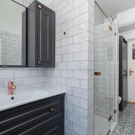 Parkside & Museum Deluxe By Bookinghost *