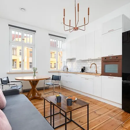 Parkside & Museum Deluxe By Bookinghost