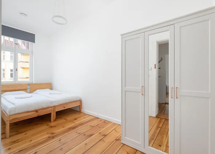 Parkside & Museum Deluxe By Bookinghost *