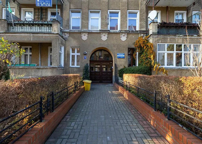 Parkside & Museum Deluxe By Bookinghost *